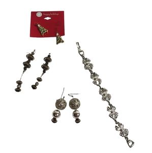 2 FOR 15 BUNDLE Christmas jewelry lot. 1 bracelet, 3 earrings. Women